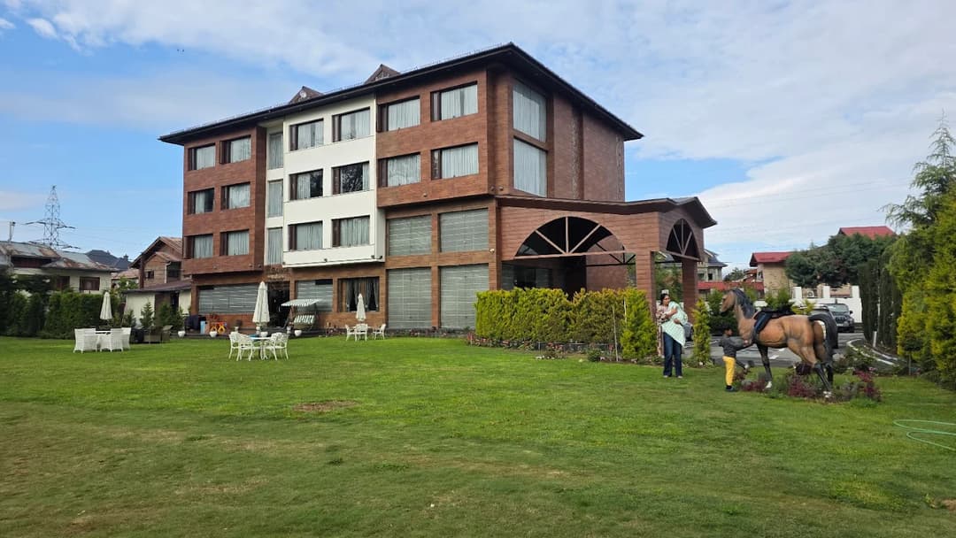 Best Places to Stay in Srinagar: Finding Your Kashmiri Haven for Relaxation
